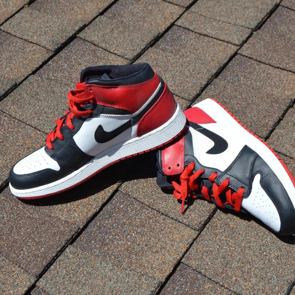 AIR JORDAN RETRO 1 - EXCELLENT USED CONDITION